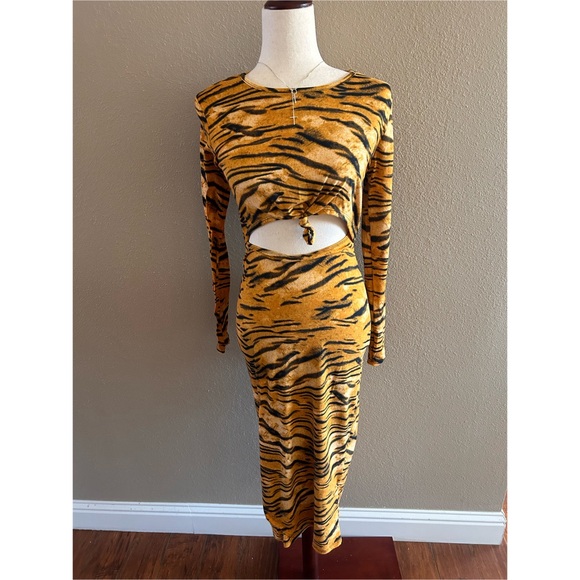 Tiger print cut out midi dress - Picture 2 of 12